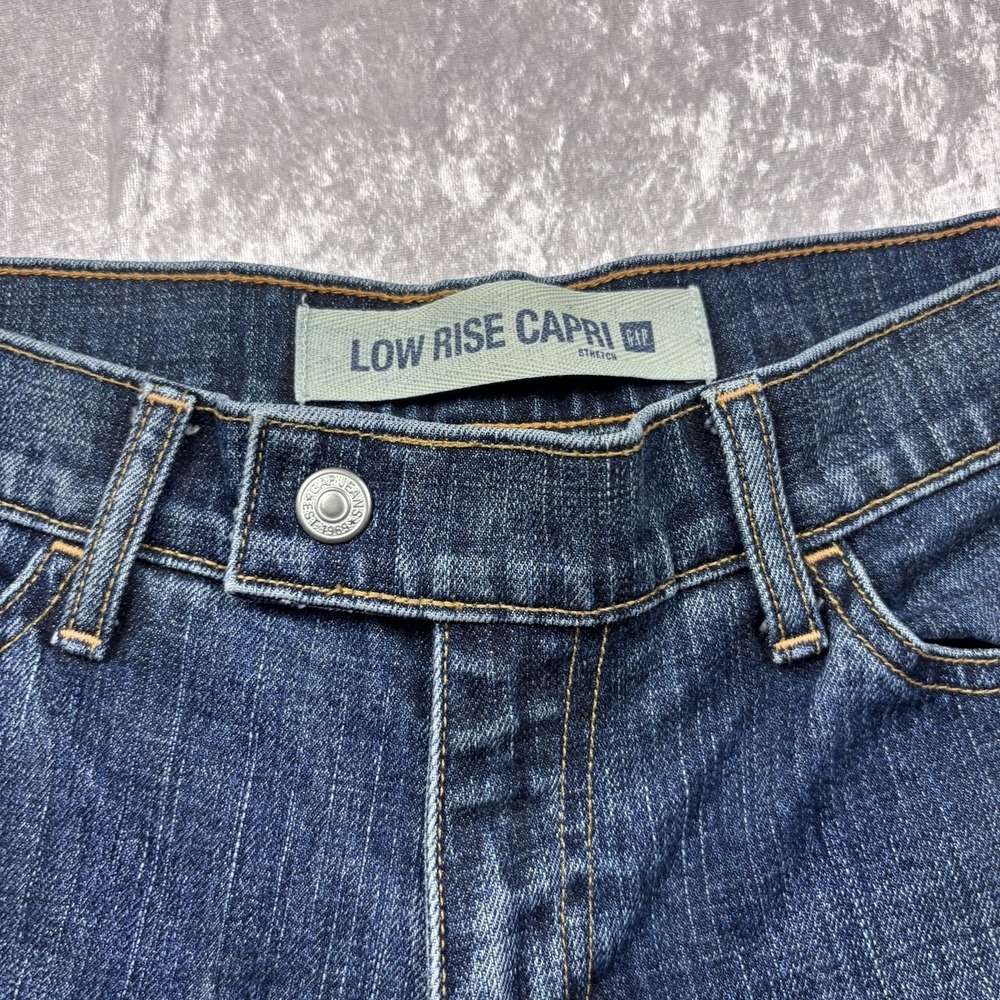 GAP Women's Size 4R Low Rise Capri Stretch Denim medium Wash Blue Jeans - Picture 2 of 9